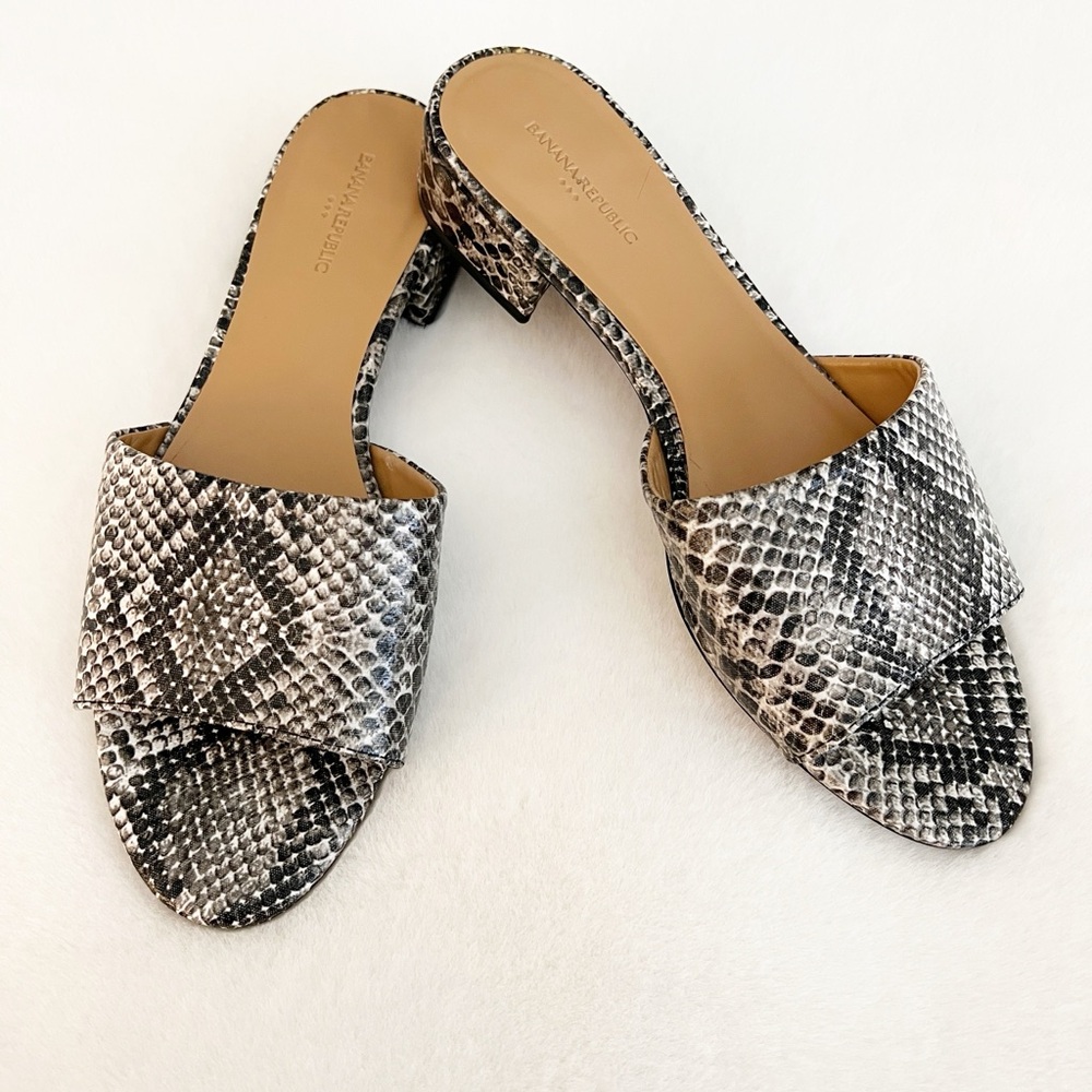 Banana Republic Black and White Snakeskin Slide Sandals